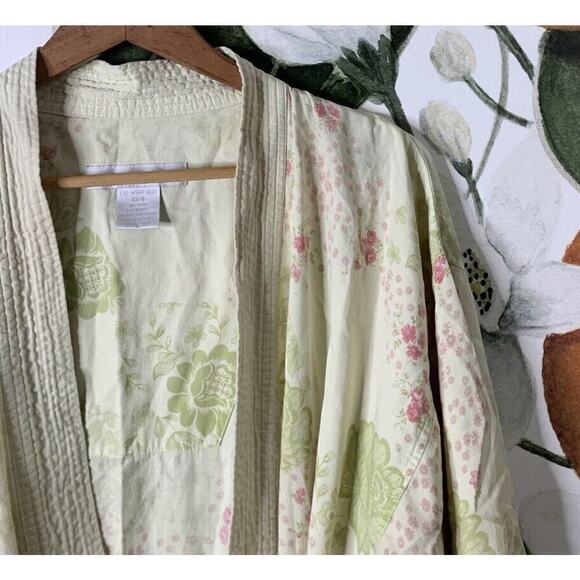 Crabtree & Evelyn Floral Cream Robe - Picture 3 of 7